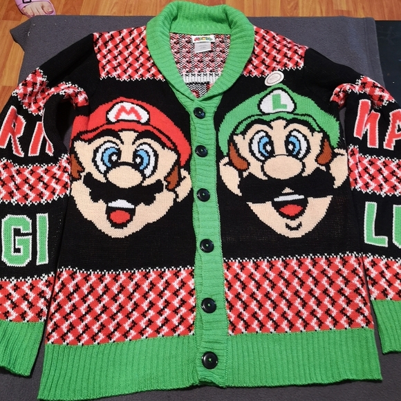 Nintendo sweater - Picture 1 of 4